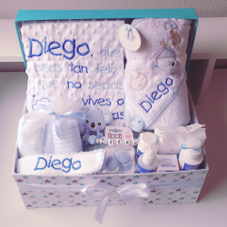 cesta-regalo-bebe-personalizada-que-seas-tan-feliz